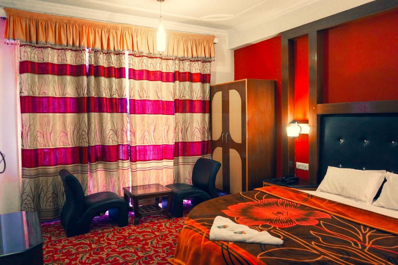 Hotel Akash Regency Manāli Esterno foto