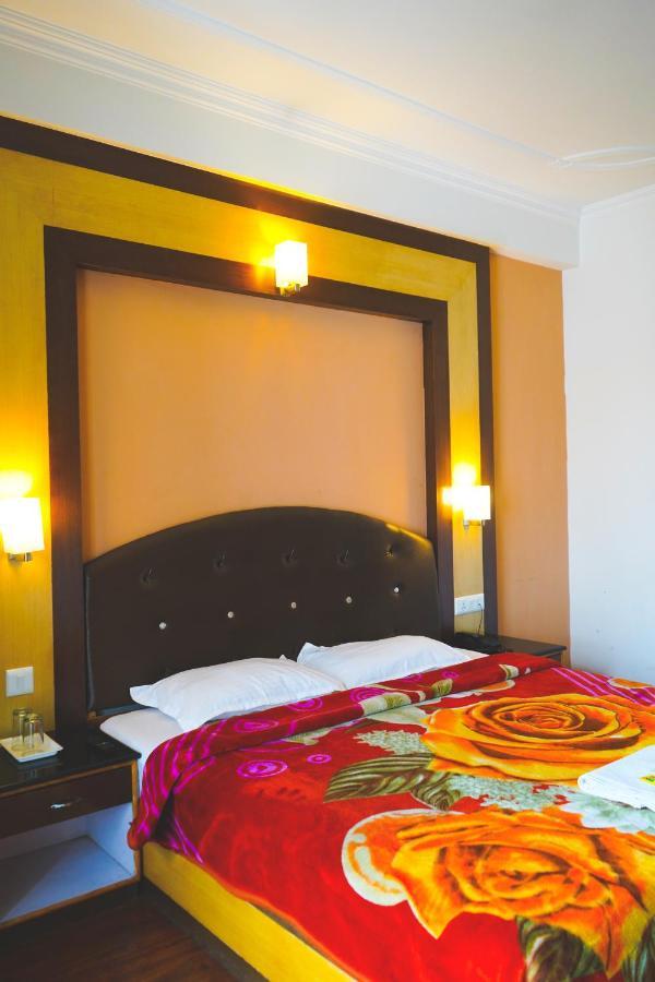 Hotel Akash Regency Manāli Esterno foto