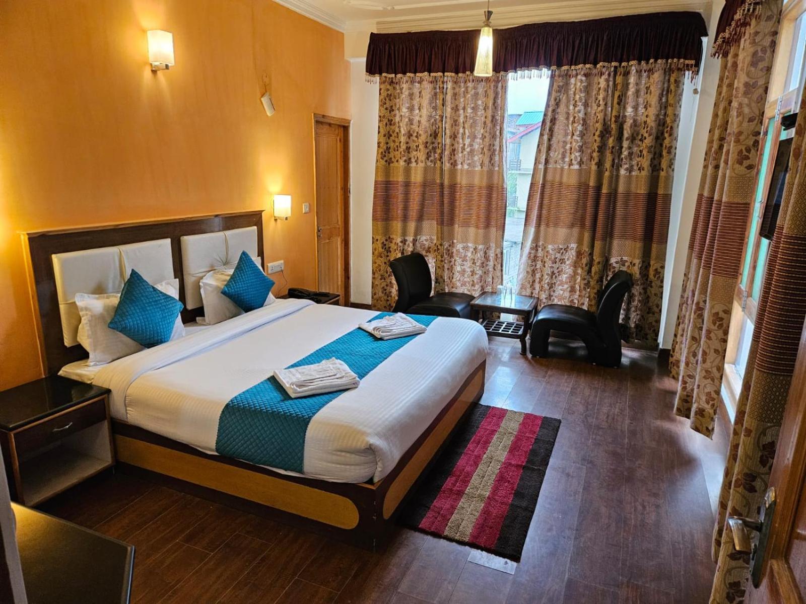 Hotel Akash Regency Manāli Esterno foto