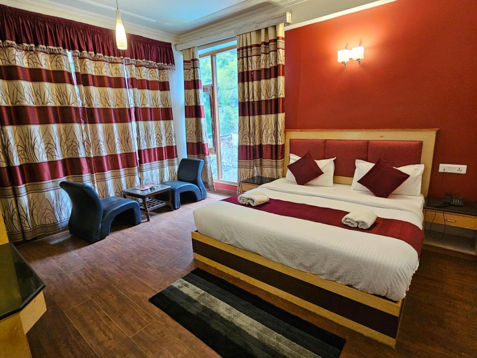 Hotel Akash Regency Manāli Esterno foto
