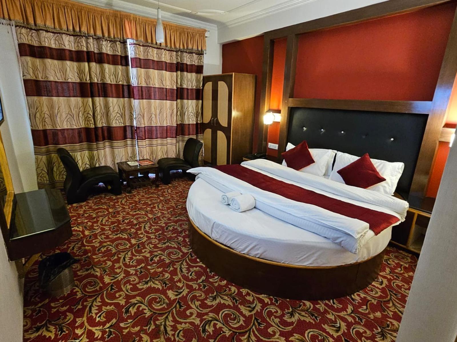 Hotel Akash Regency Manāli Esterno foto